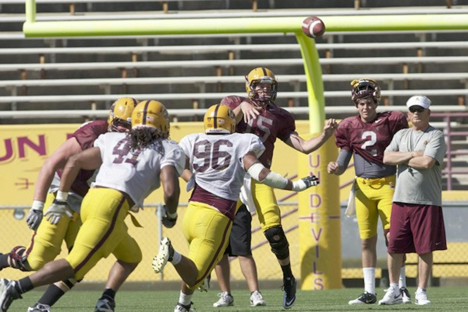 Position Battle: ASU redshirt freshman quarterback Taylor Kelly tosses a short pass during the Sun Devils’ team scrimmage on Saturday in Tempe. Kelly is competing with incoming freshman Mike Bercovici (No. 2 uniform) to back up junior quarterback Brock Osweiler for the 2011 season. (Photo by Scott Stuk)