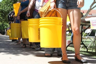 Students lined up by by the Student Services lawn. (Photo by Nikolai de Vera)