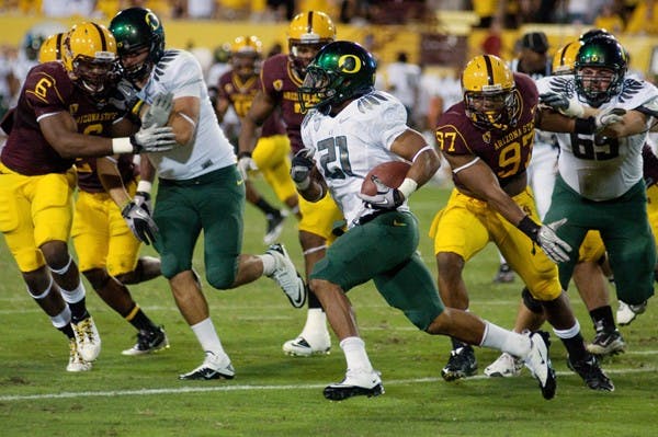 WITHOUT JAMES: Oregon junior running back LaMichael James runs to the outside during the Ducks’ 42-31 win over ASU last season. James may not be available this Saturday due to an elbow injury he suffered last week. (Photo by Aaron Lavinsky) 