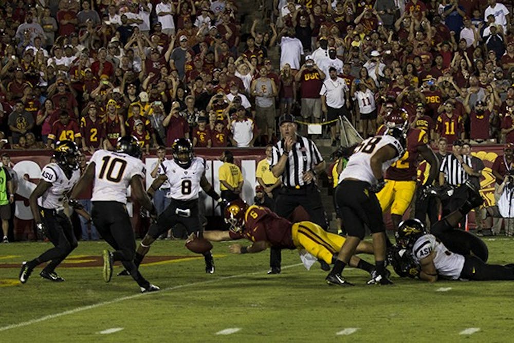 USC redshirt junior quarterback Cody Kessler stretches to score a touchdown in a game against ASU on Oct. 4, 2014. ASU won against USC 38-34. (Photo by Alexis Macklin)