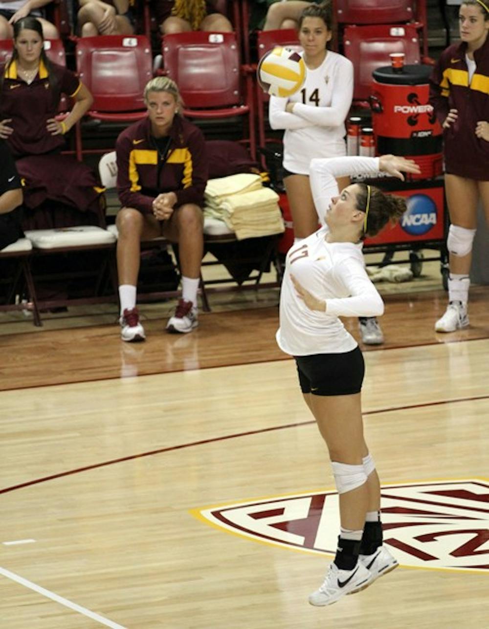 GOING WEST: Sophomore outside hitter Bethany Jorgensen serves the ball in the Sun Devils’ meeting against Washington on Sunday. The ASU volleyball team takes on a difficult road stretch over the weekend, facing No. 6 Stanford and No. 4 California. (Photo by Lisa Bartoli)