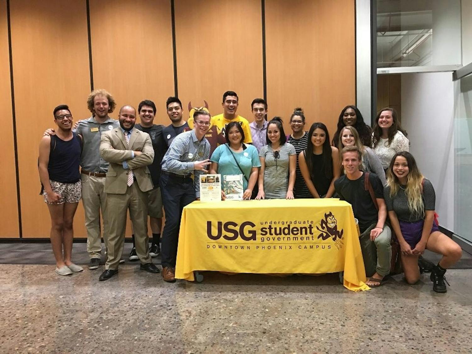 USGD staff and&nbsp;attendees pose for a portrait at&nbsp;the inaugural Policy Talk Series&nbsp;on Wednesday, Sept. 7, 2016. The talks serve as a sort of town hall-style meeting for the downtown&nbsp;student body and their representatives.