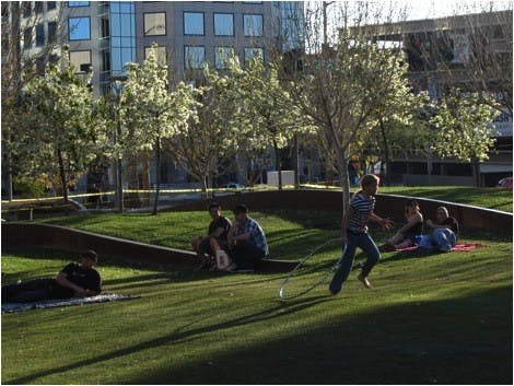 People enjoyed the unseasonably good weather while lounging in the park. Photo by Jessica Duckworth. 