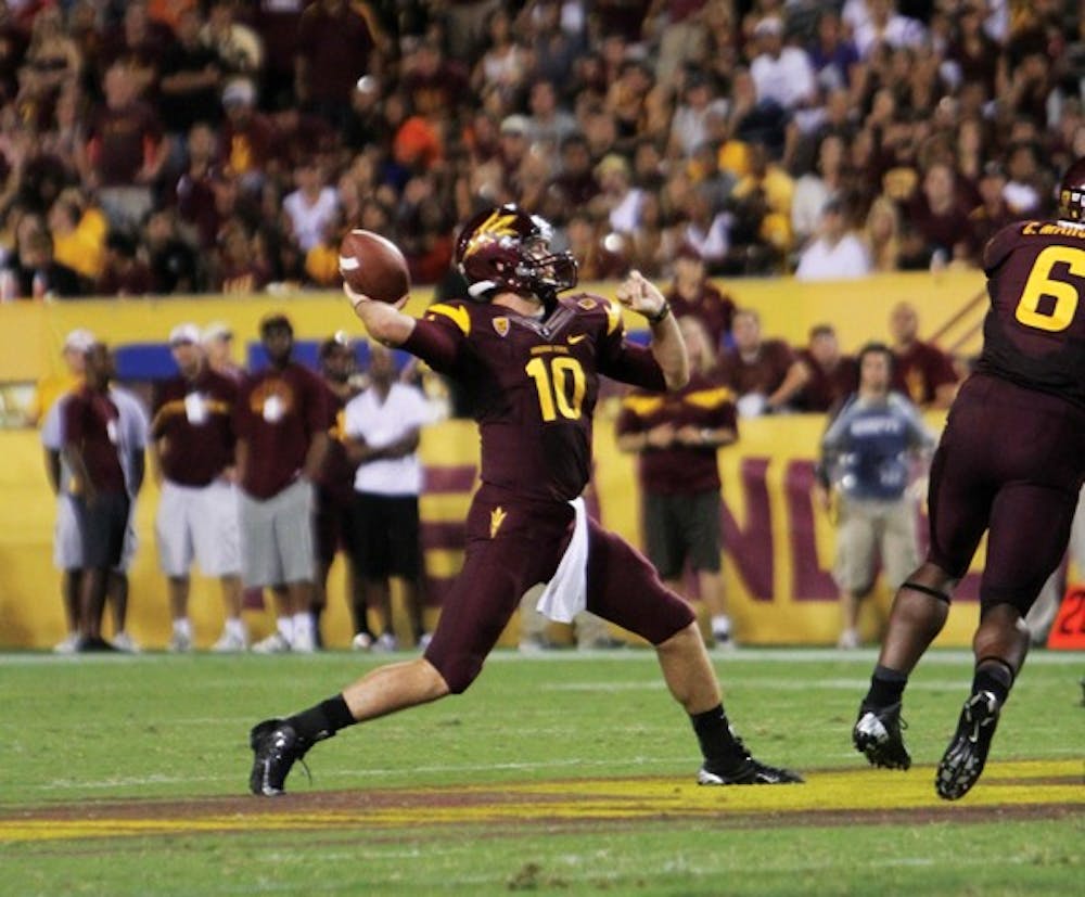 SAM ROSENBAUM | The State Press
Redshirt sophomore quarterback Taylor Kelly delivers a pass downfield during the Sun Devils’ 45-14 win over Illinois Saturday.
