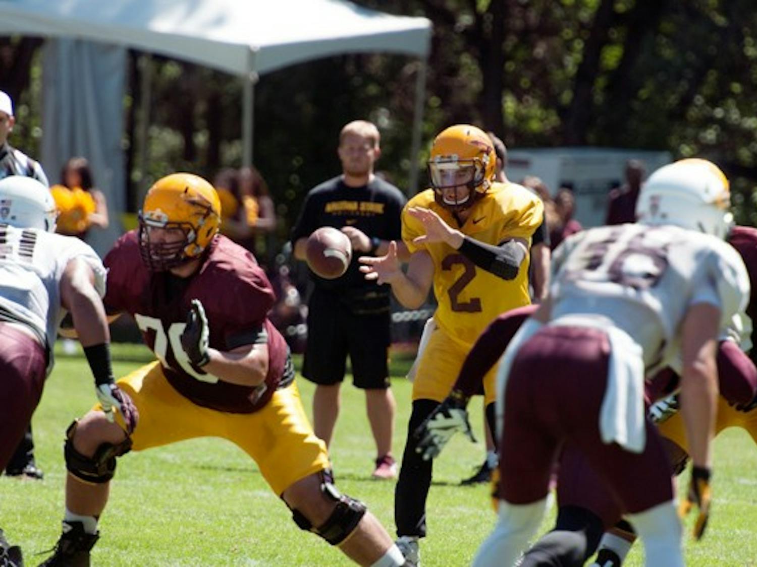 Redshirt junior quarterback Mike Bercovici takes the snap during a play at a scrimmage on Aug. 16. (Photo by Mario Mendez)