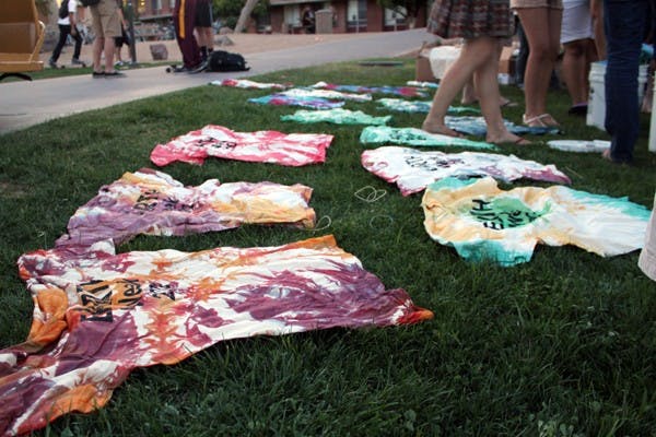 Students gathered on the Palo Verde lawn Tuesday for free food, a fashion show of clothing made from recycled items, free giveaways and T-shirt dyeing to celebrate Earth Week. (Photo by Marissa Krings)