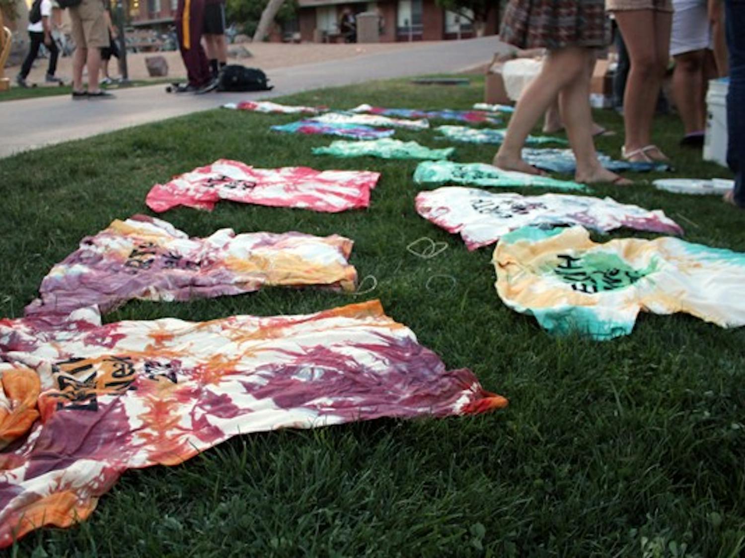 Students gathered on the Palo Verde lawn Tuesday for free food, a fashion show of clothing made from recycled items, free giveaways and T-shirt dyeing to celebrate Earth Week. (Photo by Marissa Krings)
