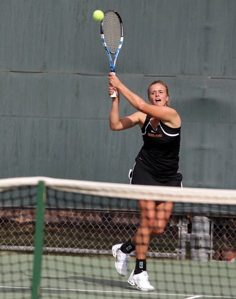Senior Michelle Brycki returns the ball during the 17th annual Thunderbird Invitational in Tempe on Nov. 4. Brycki beat Duke’s Mary Clayton on the singles court during the Freeman Memorial Tennis Championships in Las Vegas last weekend. (Photo by Beth Easterbrook)