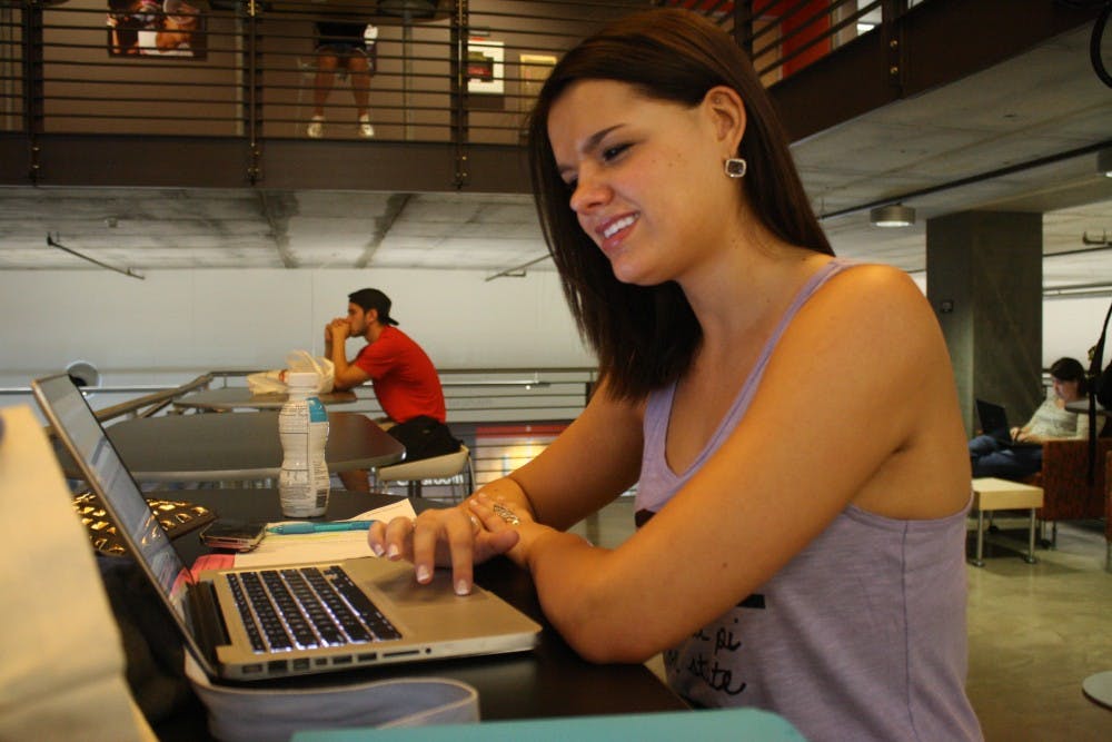 Broadcast journalism Junior Brooke Wasowicz browses her Blackboard page for assignments. Wasowicz is currently enrolled in two online classes this semester and said it helps her balance all of her classes with her social life. (Photo by Hector Salas Almeida)