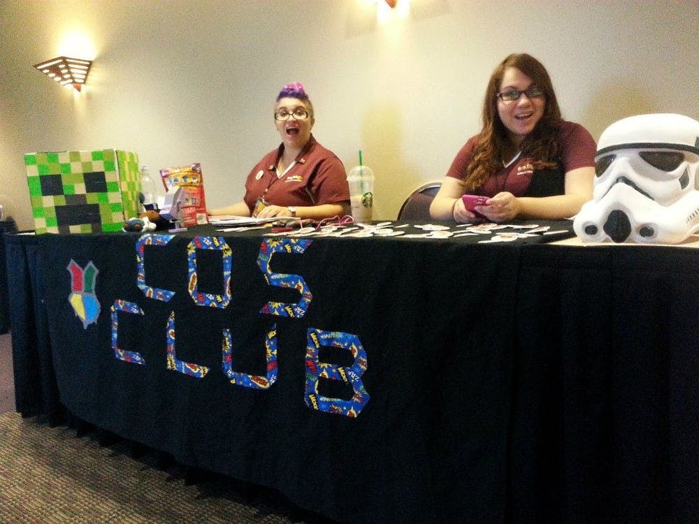 Vanessa Rios (left) and Hoagie Hoag (right) table for Cos Club.&nbsp;