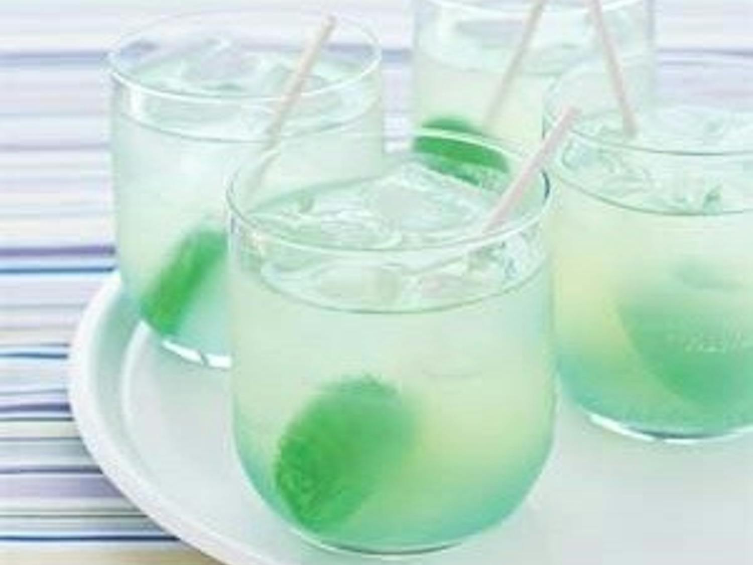 Putting lollipops into drinks gives your old drink a new pop that you never thought it could! Photo from Realsimple.com.