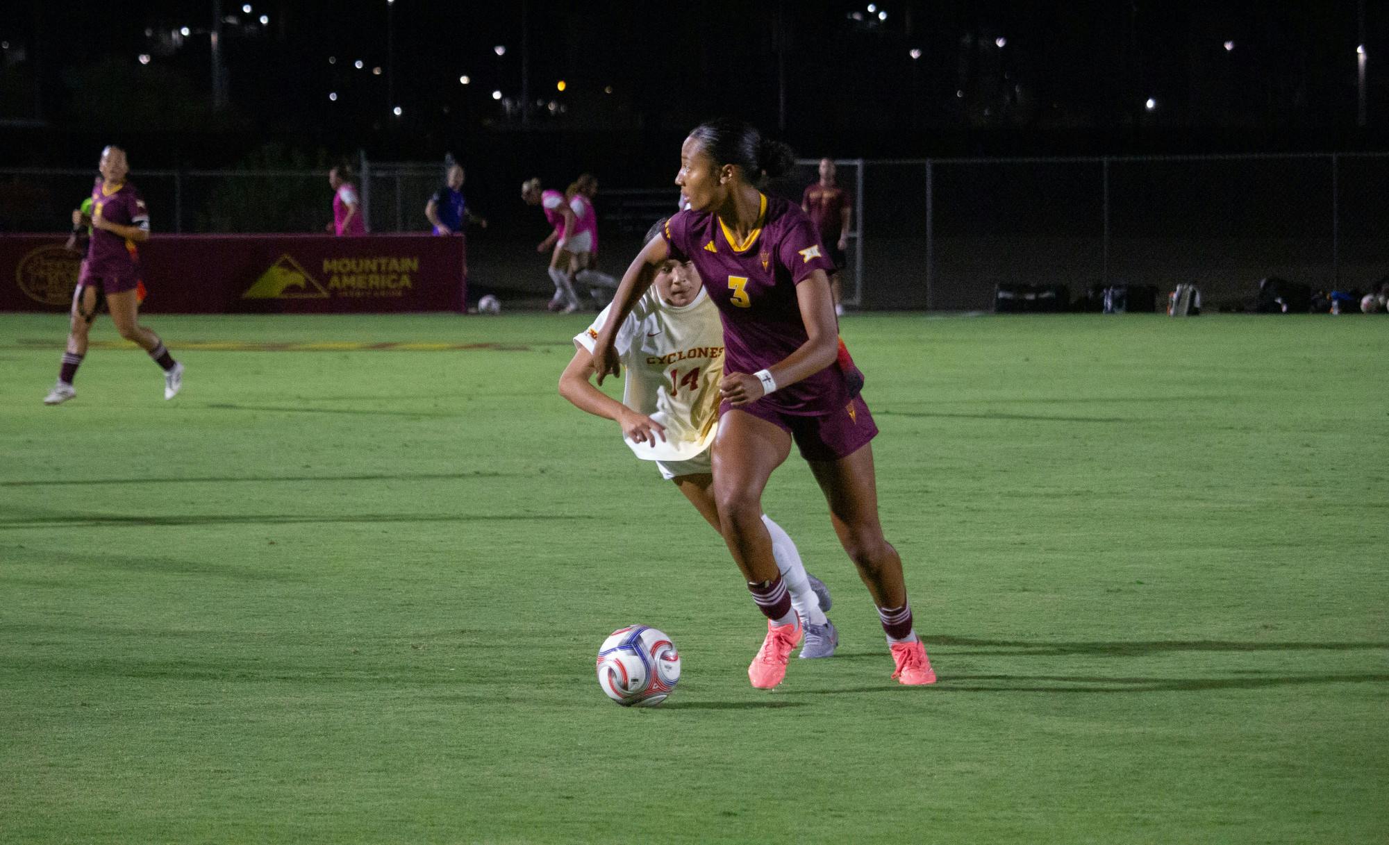 Hernandez-100826-Sports-Soccer-ASU-Vs-Iowastate-01.jpg