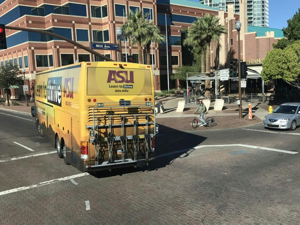 Intercampus shuttle – On the road (2) - The Arizona State Press