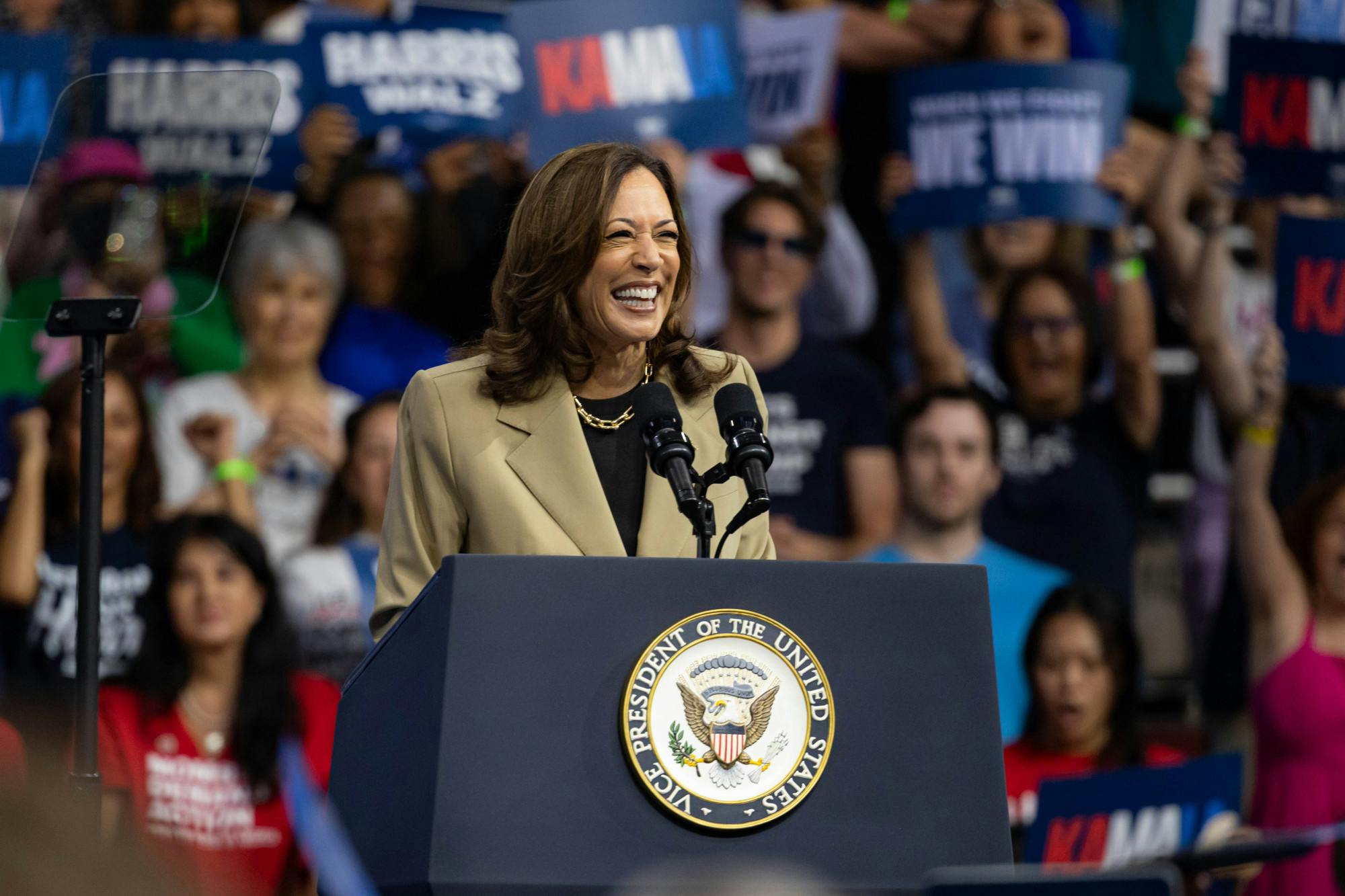 Gallery: Harris and Walz visit Arizona