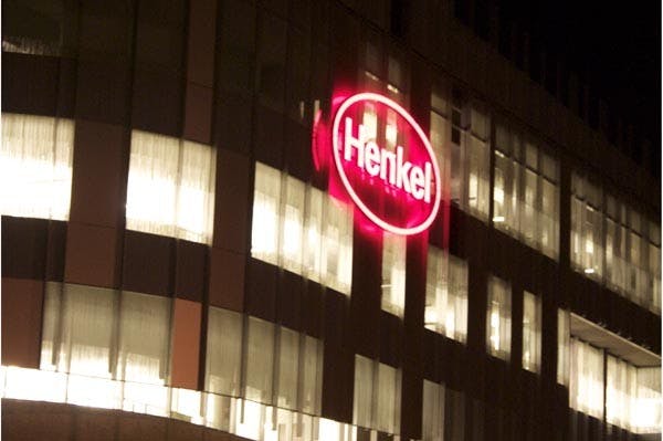 AN INSIDE LOOK: Former president and chief executive officer of Henkel Consumer Goods, Inc. Brad Casper offered a behind-the-scenes look at the consumer products industry Thursday at the Westin Kierland Resort in Scottsdale. (Photo by Jessica Weisel)