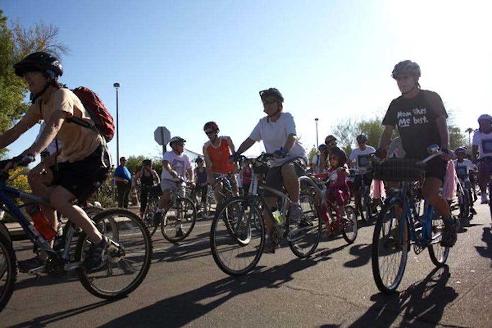 TEMPE RIDERS: Nearly 1,500 people gathered Sunday morning at Kiwanis Park to ride around Tempe for the 16th annual Tour de Tempe Bike Ride. (Photo by Shawn Raymundo)