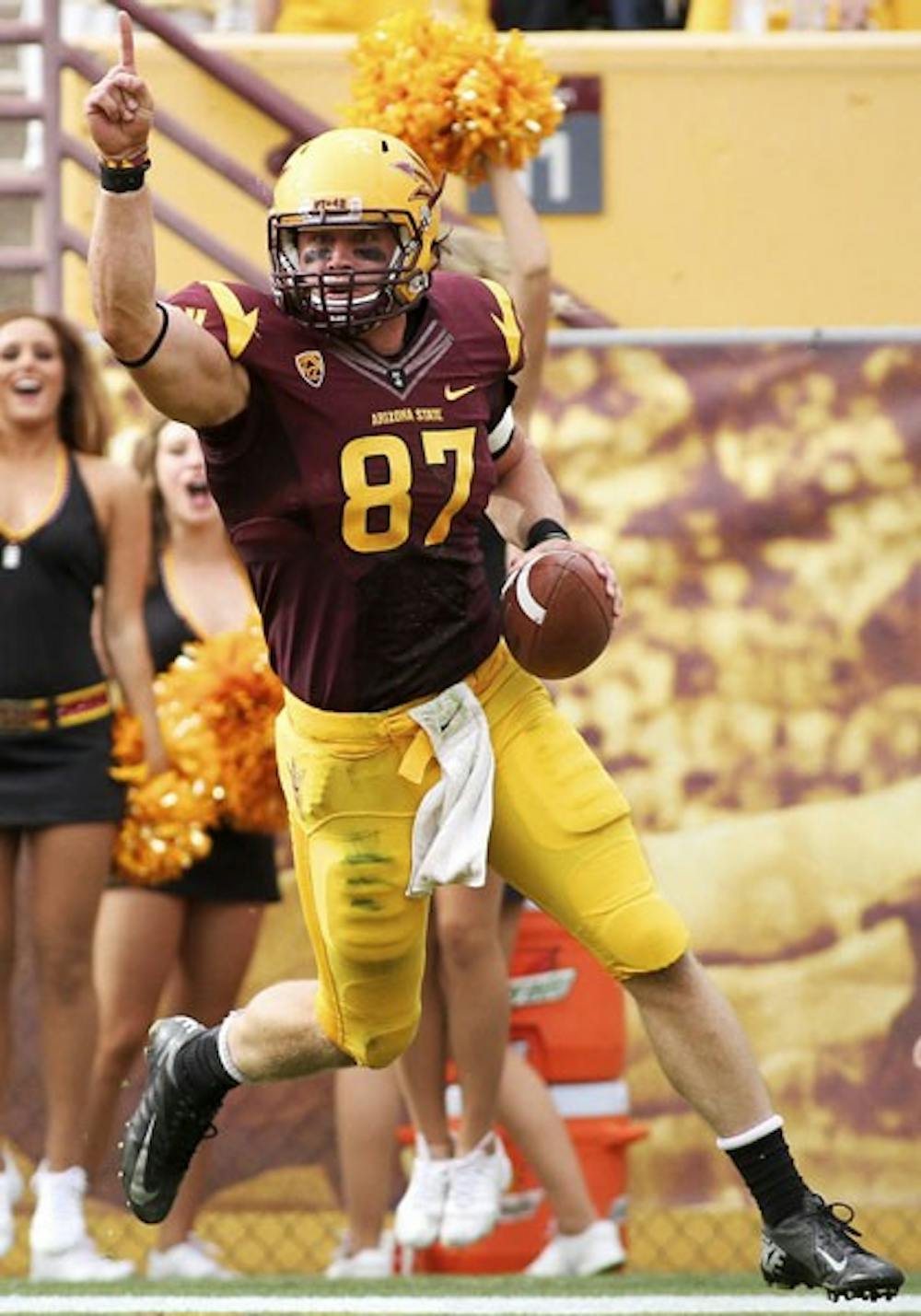 Junior tight end Chris Coyle celebrates after scoring a touchdown in the first quarter during the Sun Devils’ 46-7 win over Washington State on Nov. 17. (Photo by Sam Rosenbaum)