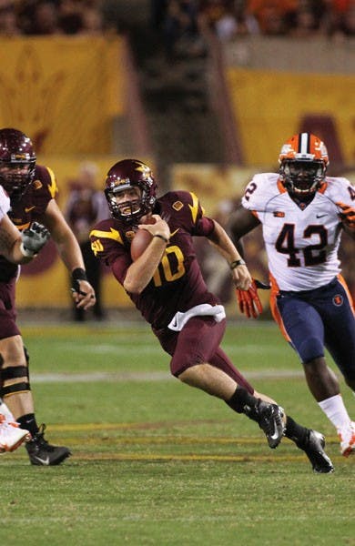 Redshirt sophomore quarterback Taylor Kelly tries to evade from the Illinois defense during the Sun Devils’ 45-14 win over the Illini on Sept. 8 in Sun Devil Statdium. (Photo by Sam Rosenbaum)