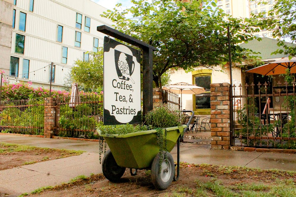 SalazarLoman-251006-The Echo-phx-business-build-community.jpg