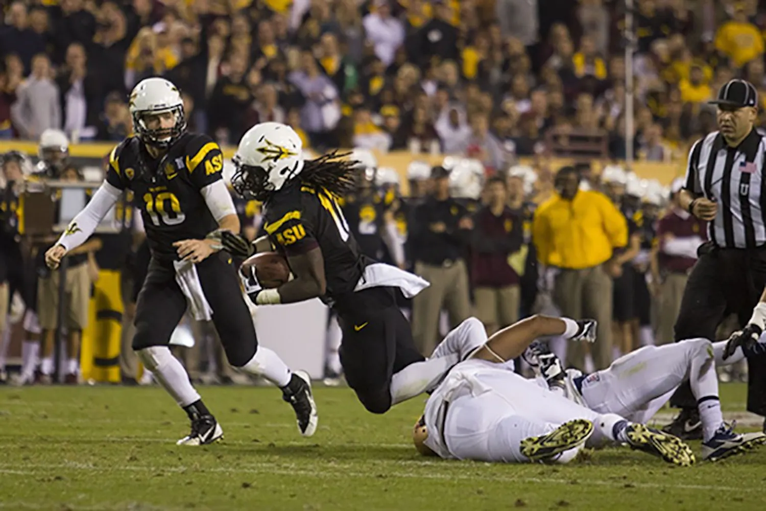 Rush hour on Main Street in Jerome. Photo by Chad Hays.