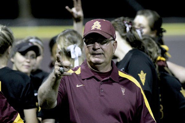 Softball coach Clint Myers at a game against UCLA March 5. (Photo by Sam Rosenbaum)