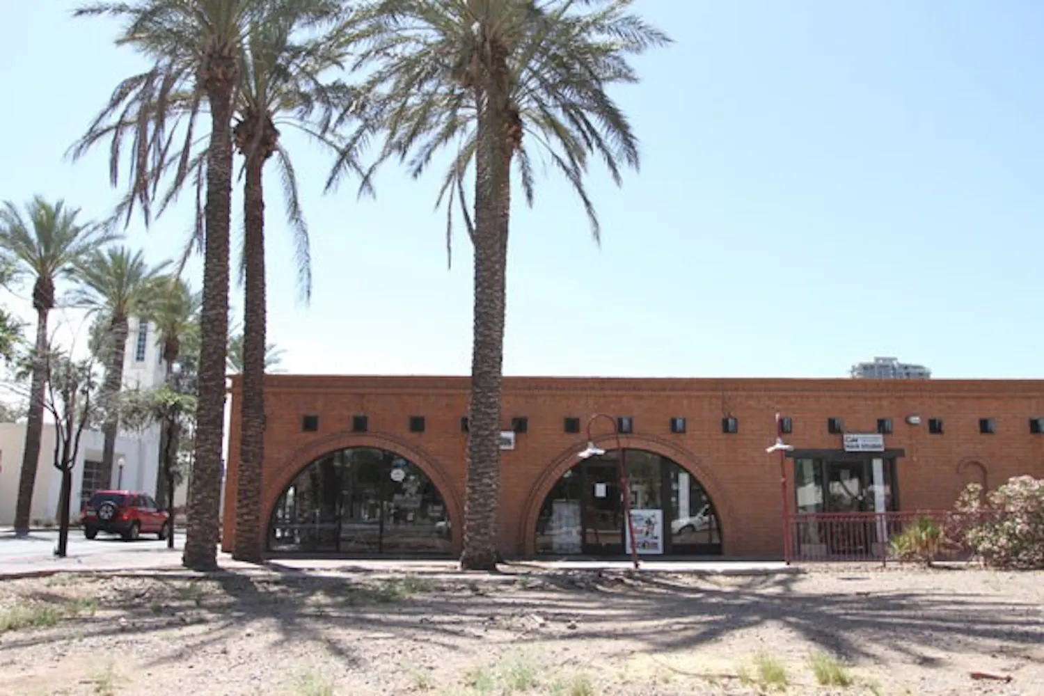 EMPTY FOR A BIT LONGER: The empty lot where Dave's Doghouse used to be was planned to be a convention center for the city of Tempe. However, because of the uncertain economic times, the plans have been put on hold. (Photo by Nikolai de Vera)