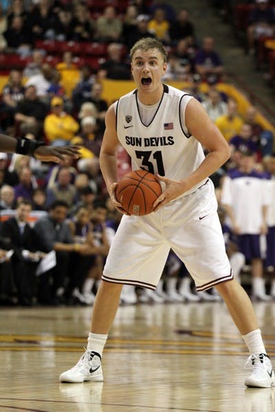 Jonathan Gilling calls out a play in a game against Washington Jan. 26. Gilling finished with 20 points in the Sun Devils’ loss to the Huskies. (Photo by Sam Rosenbaum)