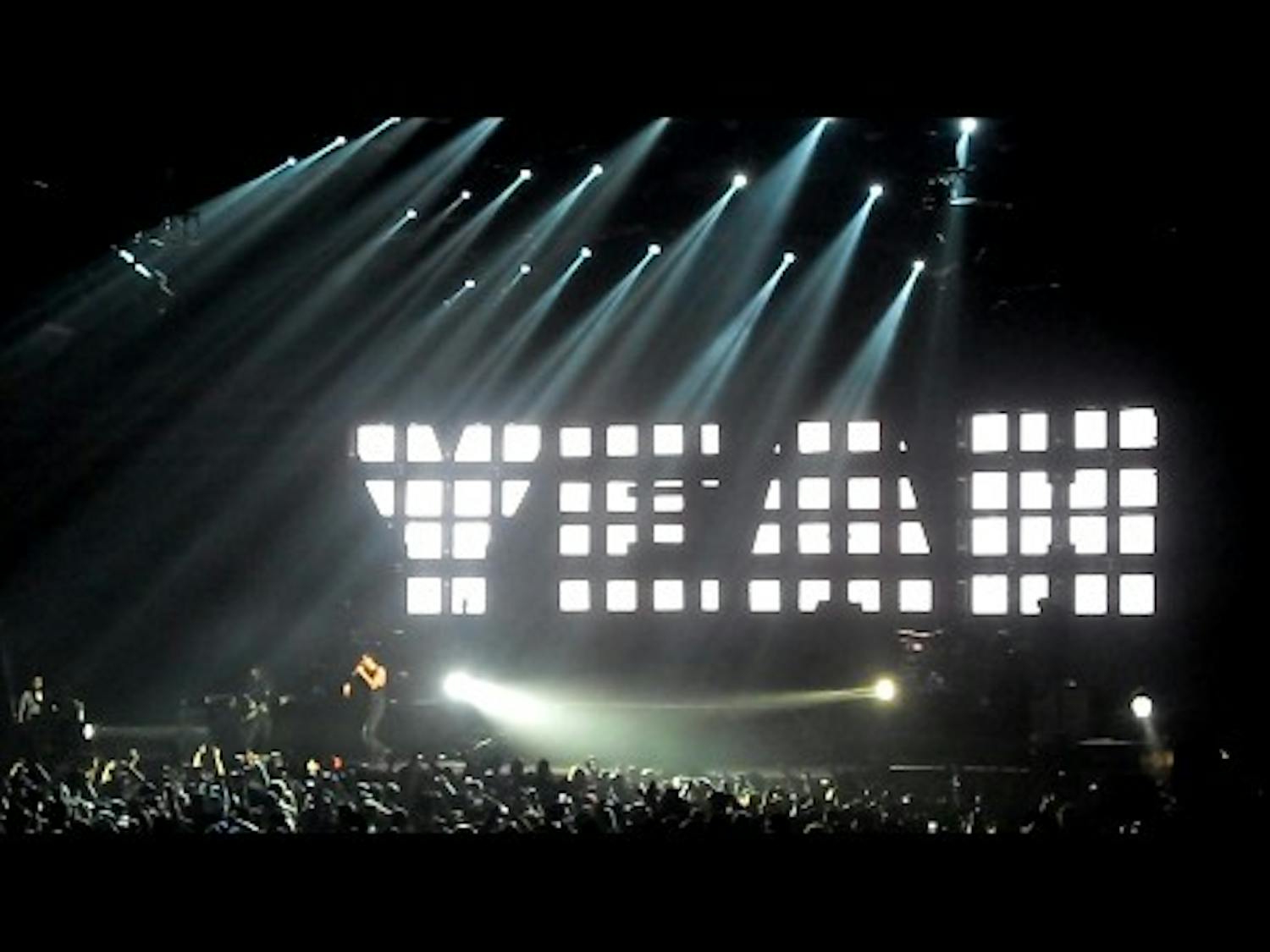 Drake performs on March 4 during his Club Paradise Tour in Tucson Arena. (Photo courtesy of Daisy Prado)
