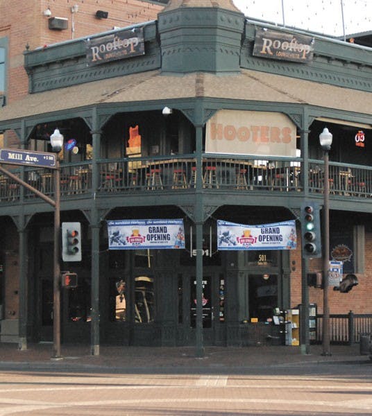 A grand opening banner marks the new 5th Street Bar in the location that Blondie's Bar and Grill previously occupied. (Photo by W. Scot Grey)