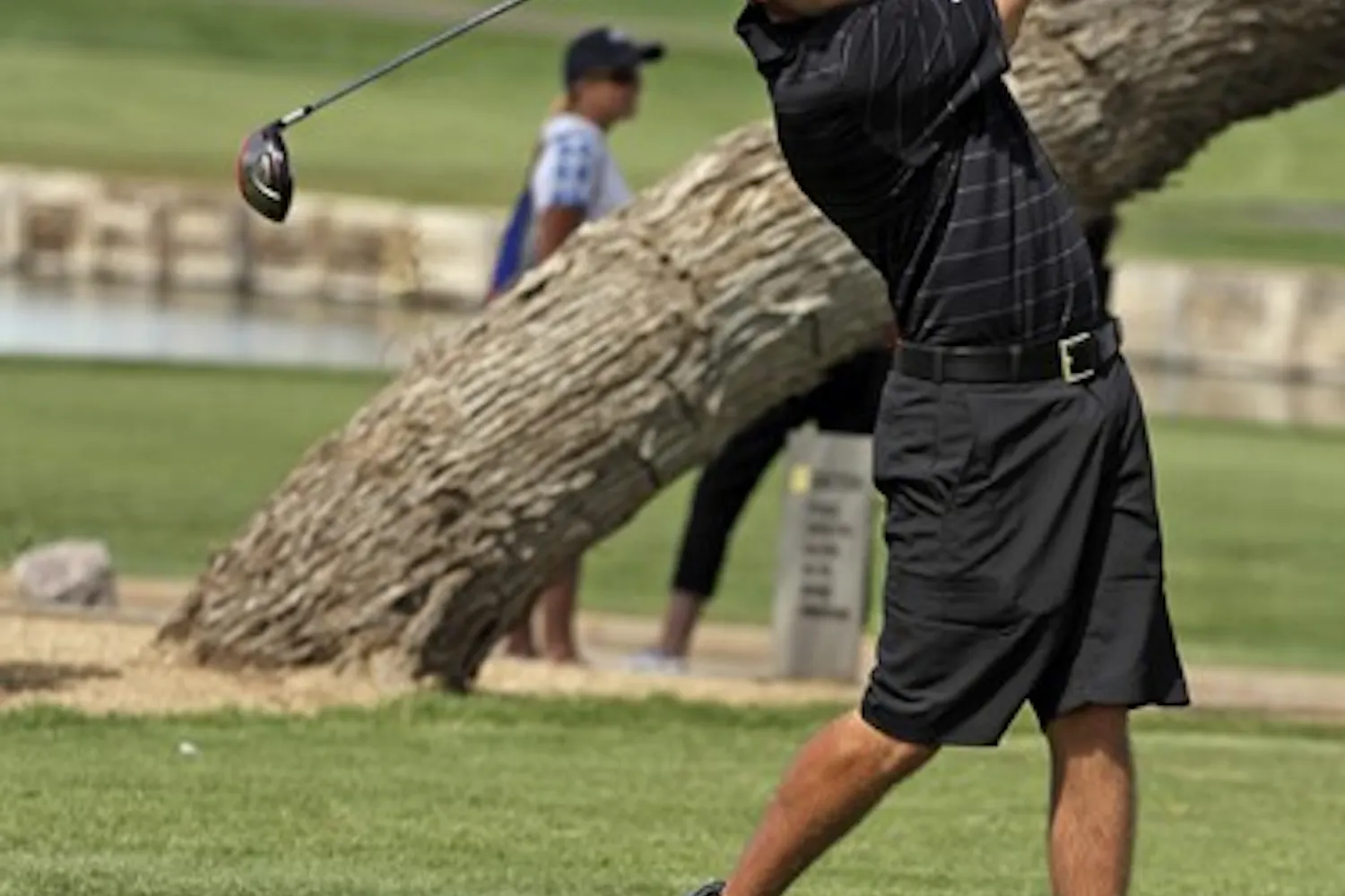 Austin Quick tees off during the ASU Thunderbird Invitational on April 6. Quick finished in second place and led the Sun Devils to a sixth place finish. (Photo by Sam Rosenbaum)