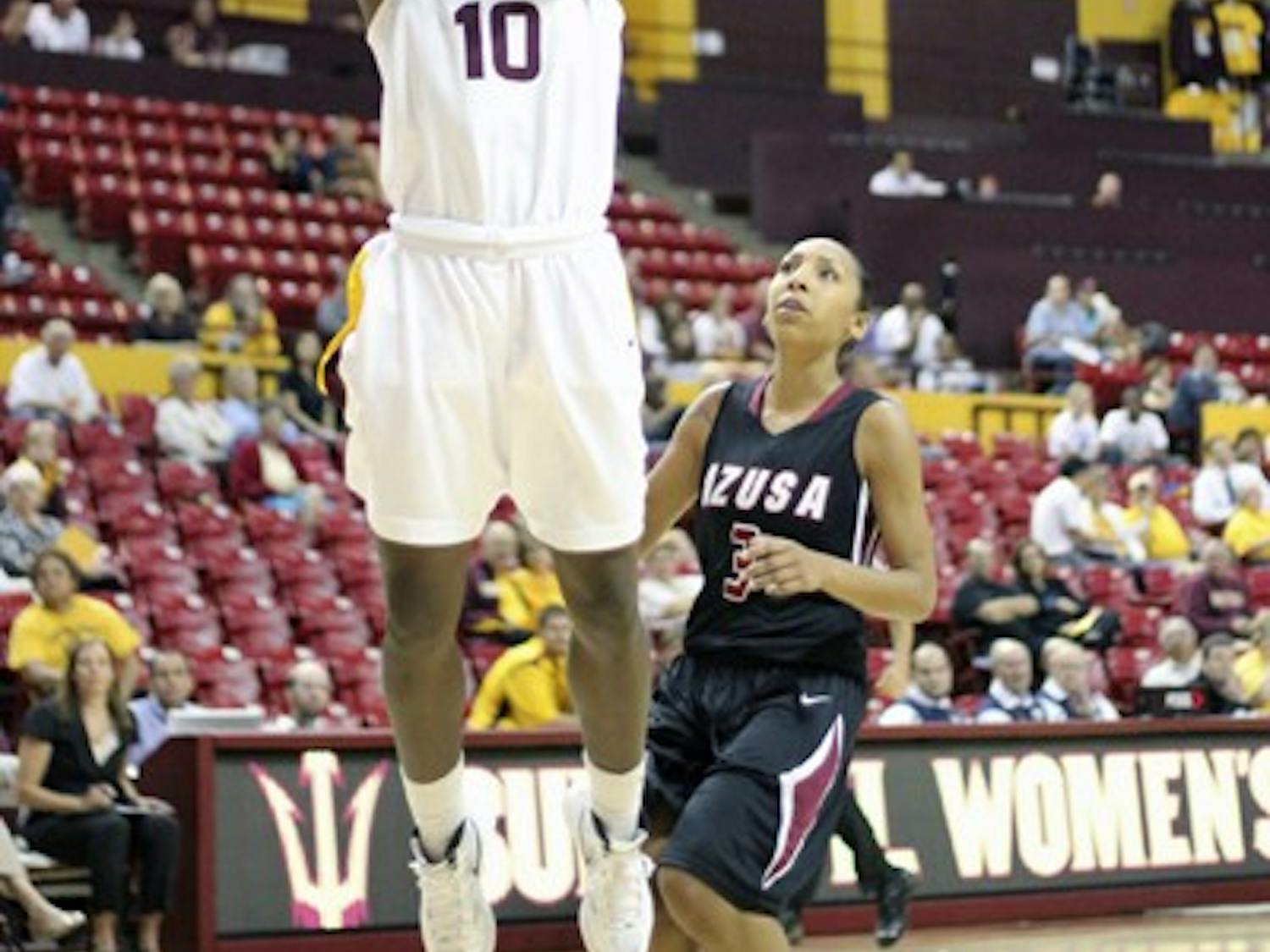 FRESH LEGS: ASU freshman guard Promise Amukamara goes up for a layup during the Sun Devils’ exhibition win against Azusa Pacific. ASU’s freshman shone during the exhibition, and will have a chance to make an impact again against UC Riverside. (Photo by Samuel Rosenbaum)
