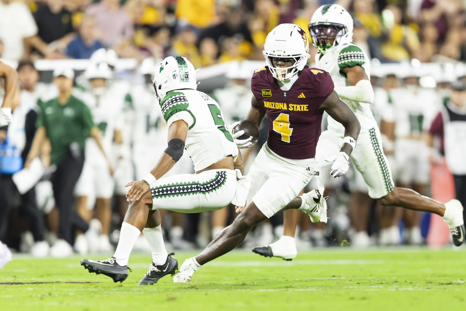 Russomano-261010-Sports-football-gamer-hawaii-04.jpg