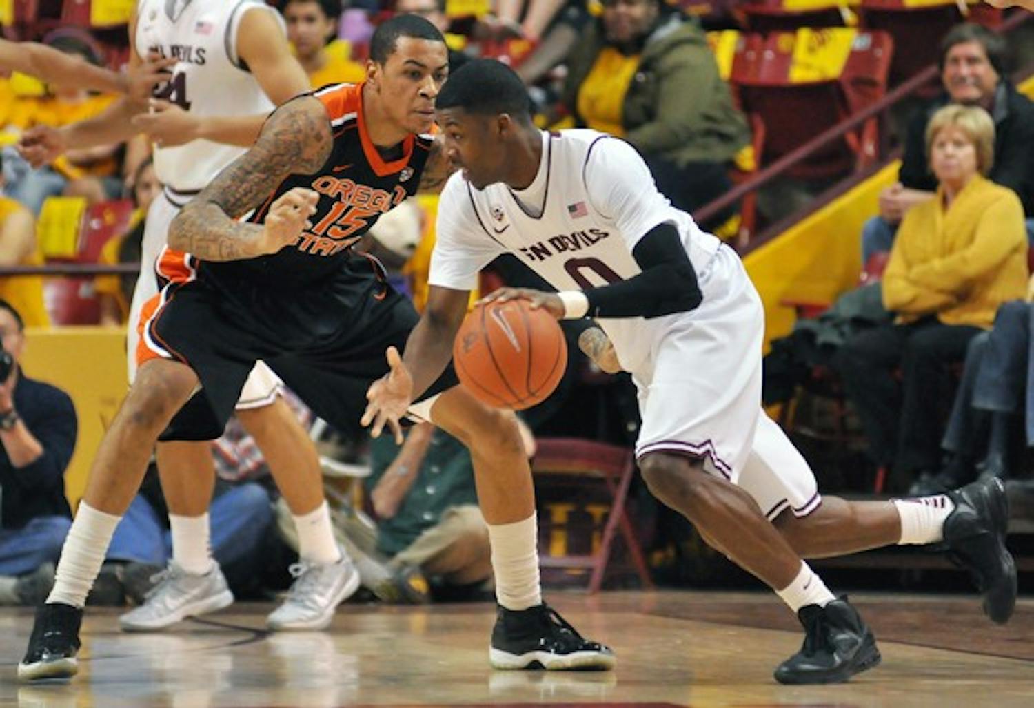 Carrick Felix drives against Oregon State on Jan. 14. Felix led the team in scoring as the Sun Devils snapped their three-game losing streak Saturday against Washington State. (Photo by Aaron Lavinsky)