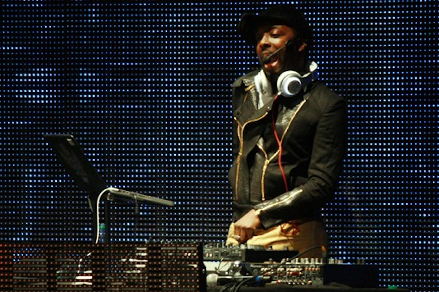 DJ and singer Will.i.am rocks the crowd with some heavy beats at the Phoenix Open golf tournament Friday, Feb. 3 in Scottsdale. (Photo by Shelby Bernstein)