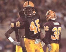 スポーツ選手 old school Suggs a finalist for defensive player of the year - The Arizona