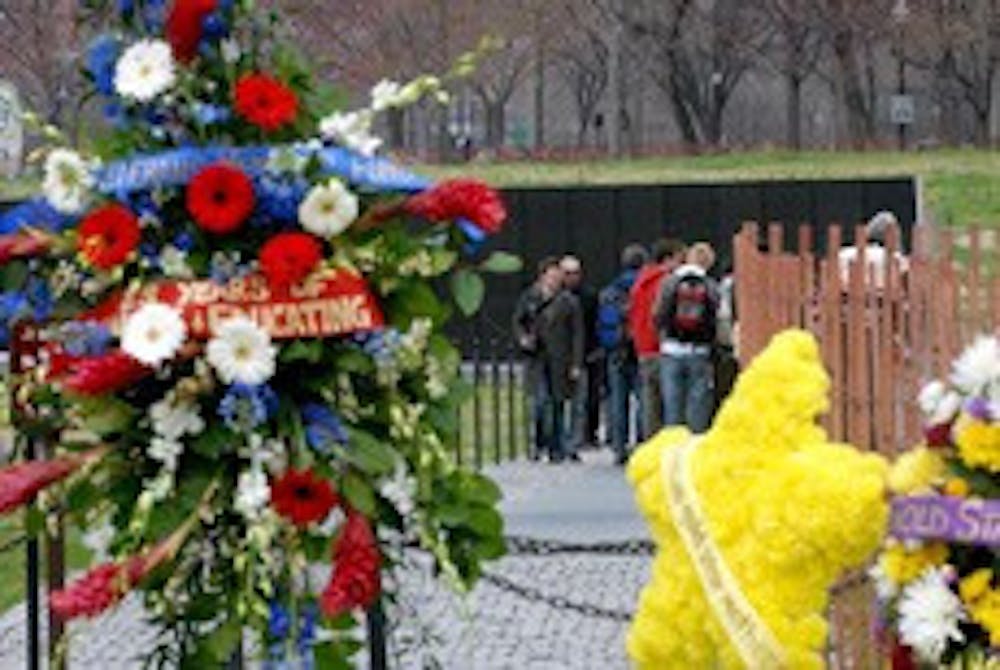 111307-vietnam_memorial