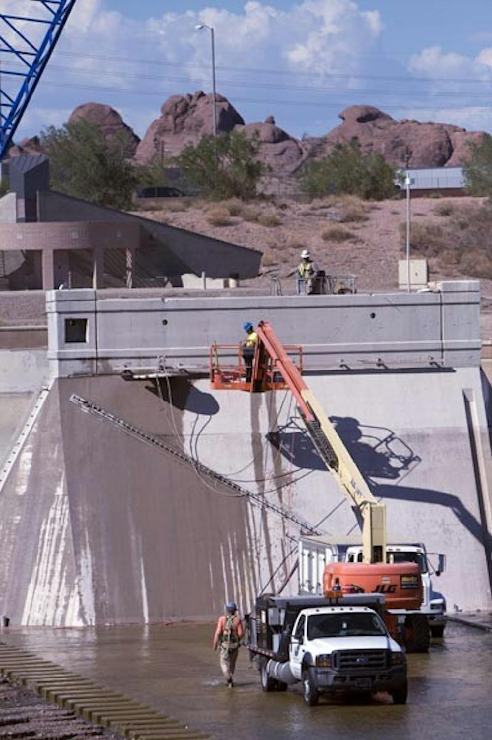 FIXING THE DAM: Construction on repairing the Tempe dam began on Wednesday. The dam is expected to be completed, and the lake to be back to normal by November. (Photo by Scott Stuk)