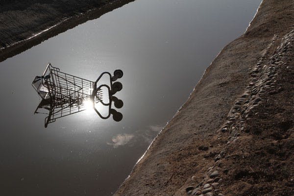 SUMMER DRIVE: A cart submerges itself in a ditch as the heat starts to build up in the valley. (Photo by Nikolai de Vera)