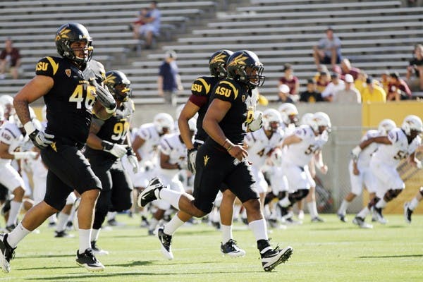 Brandon Magee leads the Sun Devils’ defense in warm-ups prior to their scrimmage March 30. Following Thursday’s practice, students will have the opportunity to interact with the football team during Pigskinpalooza. (Photo by Sam Rosenbaum)