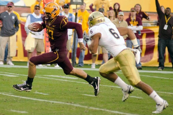 BATTLE FOR SUPREMACY: UCLA senior safety Tony Dye tracks ASU junior quarterback Brock Osweiler during the Sun Devils’ victory in Tempe last year. Despite an up and down season, the Bruins can still claim the top of the Pac-12 South with a win on Saturday. (Photo by Aaron Lavinsky)