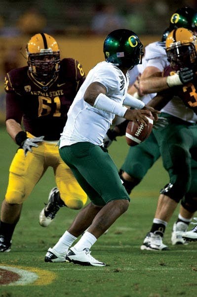 HIGH EXPECTATIONS: Oregon sophomore quarterback Darron Thomas leads a powerful Ducks offense that may have more speed than any team in the country. With just California, UA and Oregon State left to play, Oregon is widely expected to appear in the BCS National Championship game. (Photo by Aaron Lavinsky)
