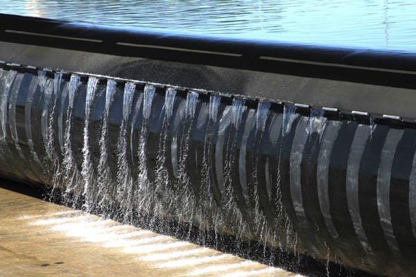 Long-term plans for Tempe Town Lake's dam replacement have been delayed until January 5. Tempe city officials said they needed more time to survey the best options. (Photo by Lisa Bartoli)