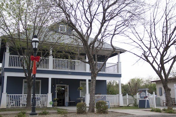 Nestled in the historic district of downtown Glendale, Blue House Botique is impossible to miss with it's two-story southern feel towering over the one-story businesses around it.
Photo by Noemi Gonzalez