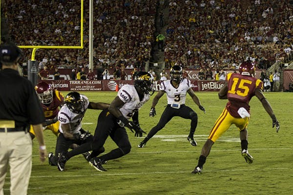 Junior wide receiver Nelson Agholor runs after a catch in a game against ASU on Oct. 4, 2014. ASU won against ASU 38-34. (Photo by Alexis Macklin)