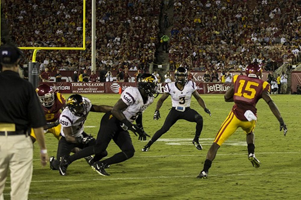 Junior wide receiver Nelson Agholor runs after a catch in a game against ASU on Oct. 4, 2014. ASU won against ASU 38-34. (Photo by Alexis Macklin)