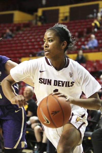 Freshman forward Arnecia Hawkins drives past a Washington defender on Feb. 2. The women's basketball team are looking to have more success offensively this weekend against Cal and Stanford. (Photo by Sam Rosenbaum)