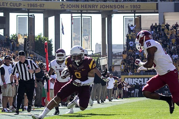 Junior running back D.J. Foster runs toward the end zone as he scores a touchdown against Washington State at Sun Devil Stadium. (Photo by Alexis Macklin)