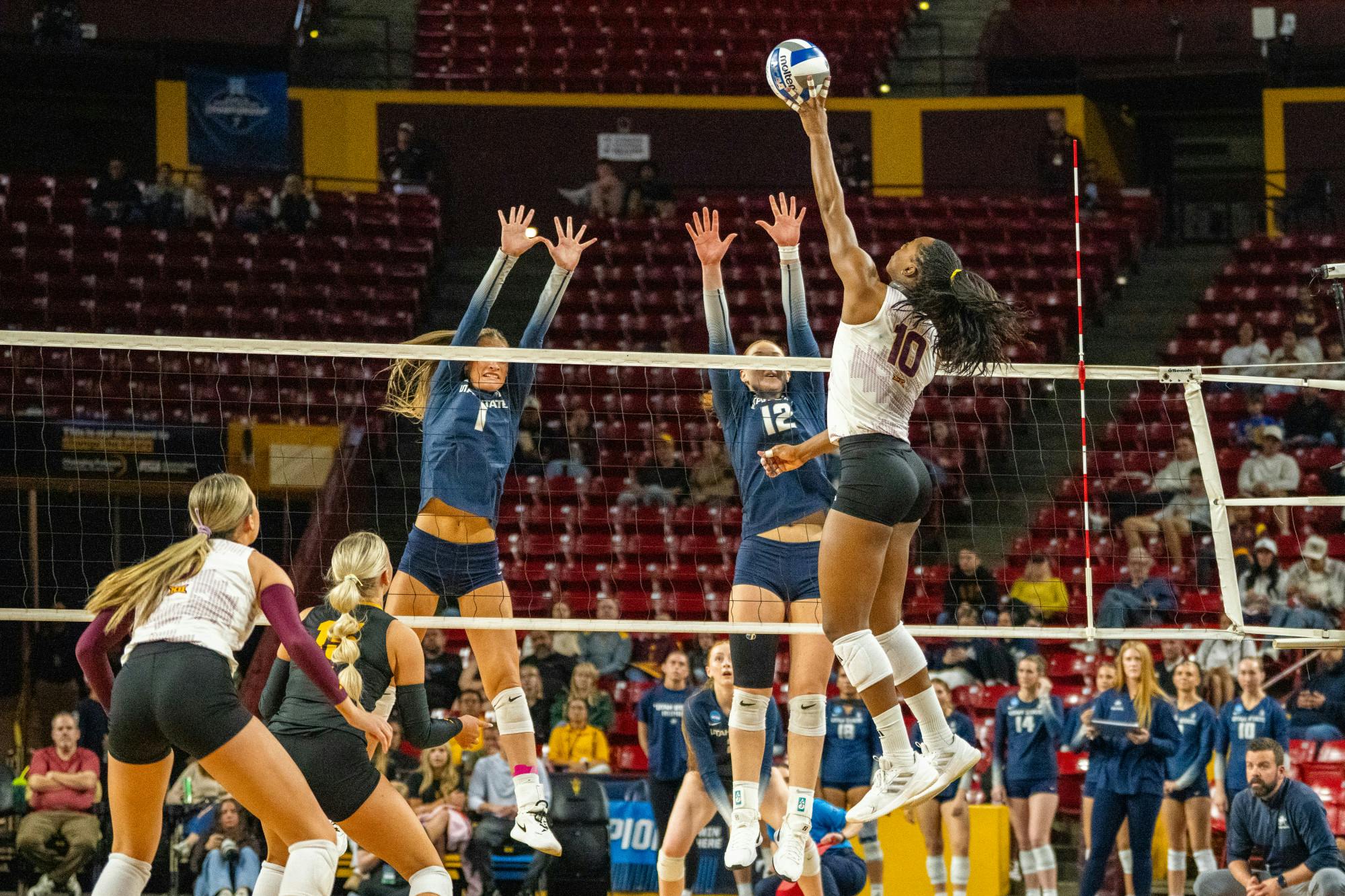 Cavale-251205-Sports-Volleyball-NCAA-tournament-2025-06.jpg