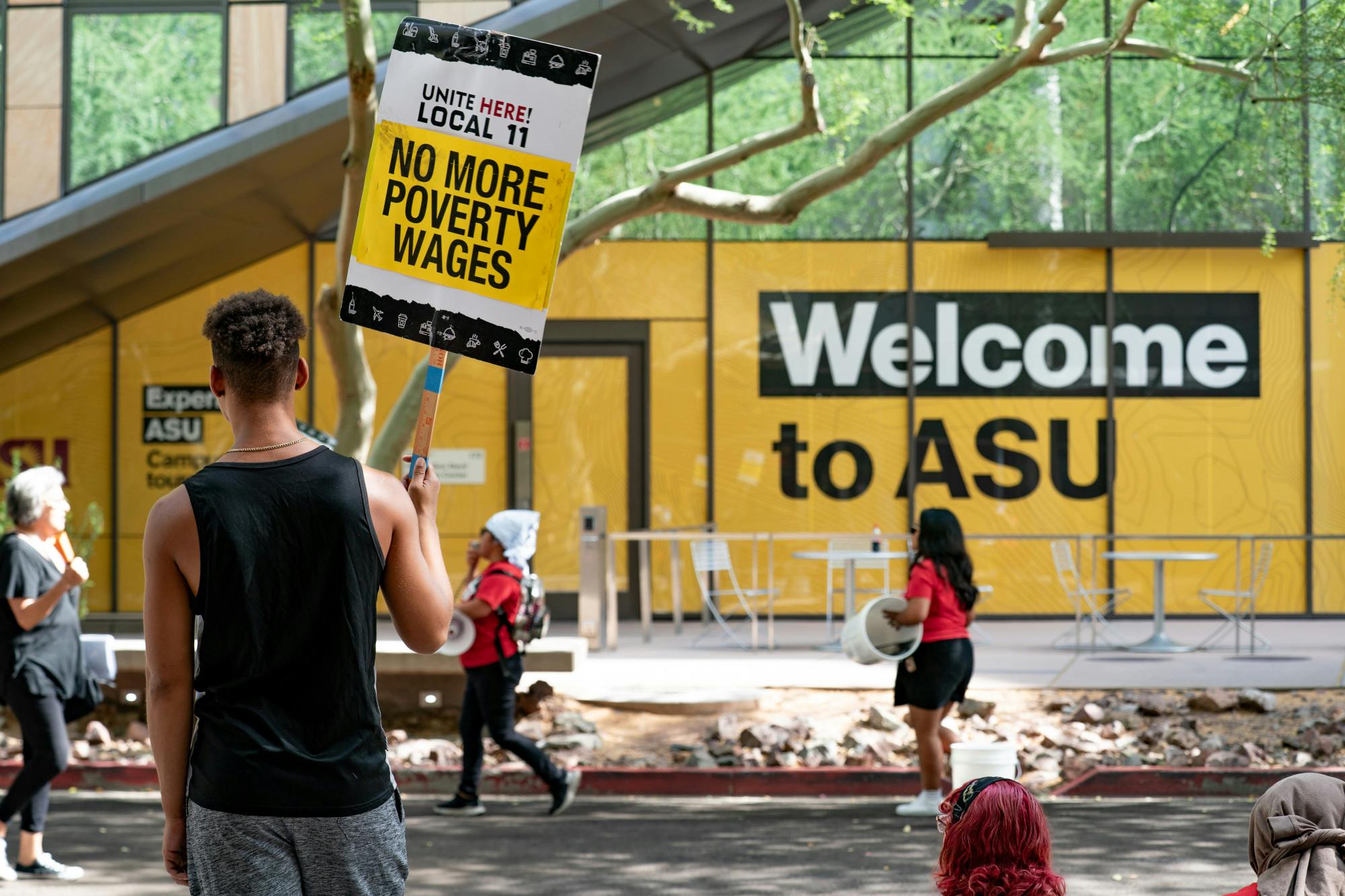 HEADER-Haynie-260813-Aramark-Protest-1.jpg