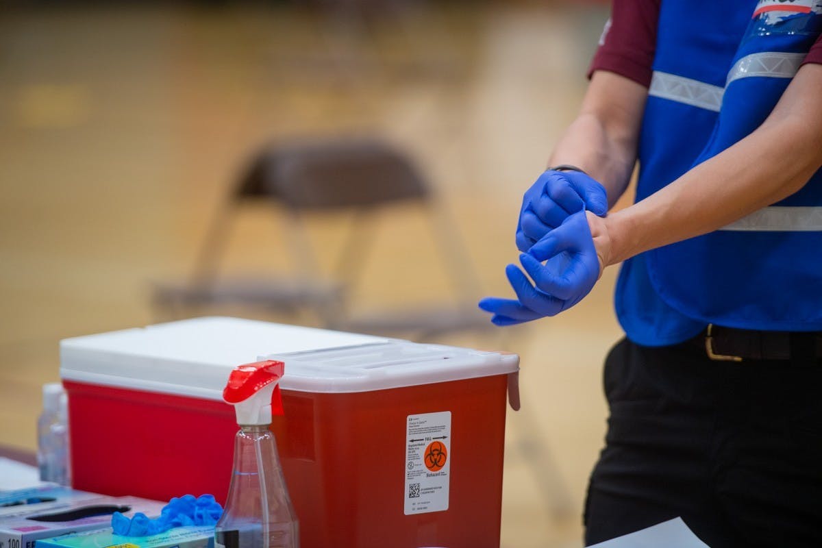 20210202 covid vaccine la prensa.jpg